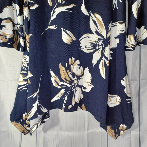 White Mark floral top NWOT - Picture 9 of 9